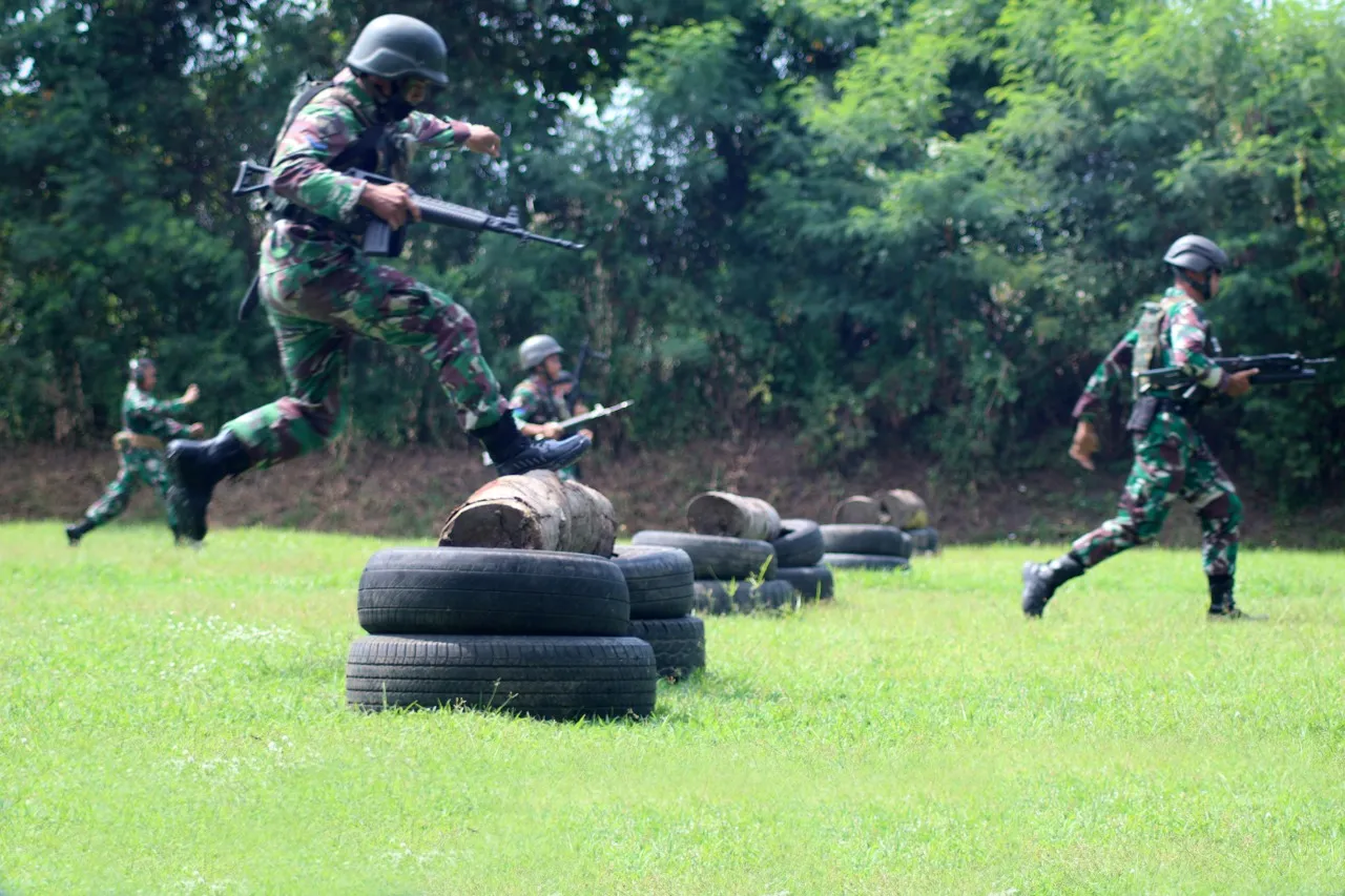 Marinir Tingkatkan Kemampuan Menembak Reaksi