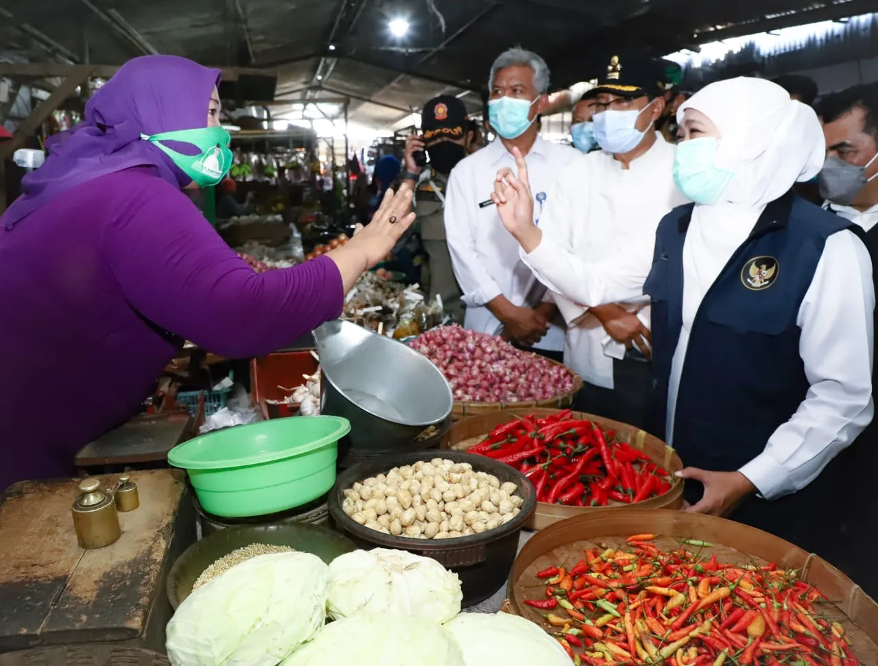 Gubernur Khofifah dan Gus Ipul Cek Harga Sembako di Pasar Besar Pasuruan