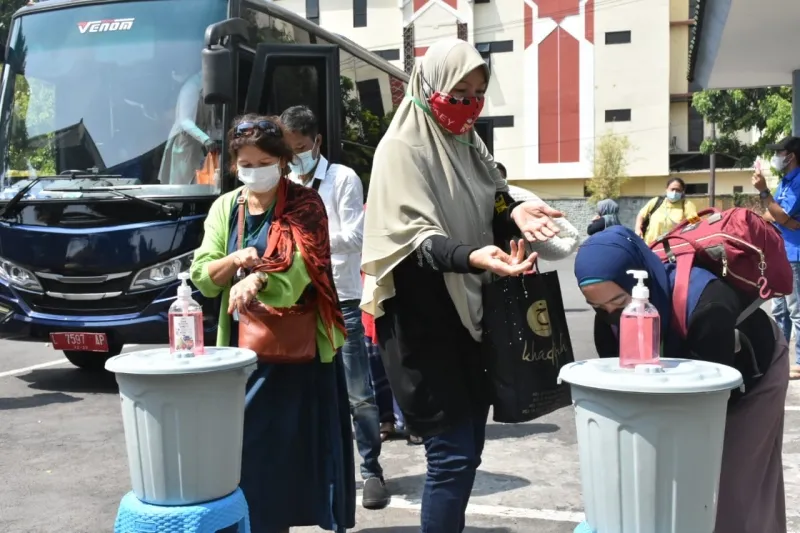 Sebanyak 43 PMI Asal Singapura Tiba Di Asrama Haji Surabaya