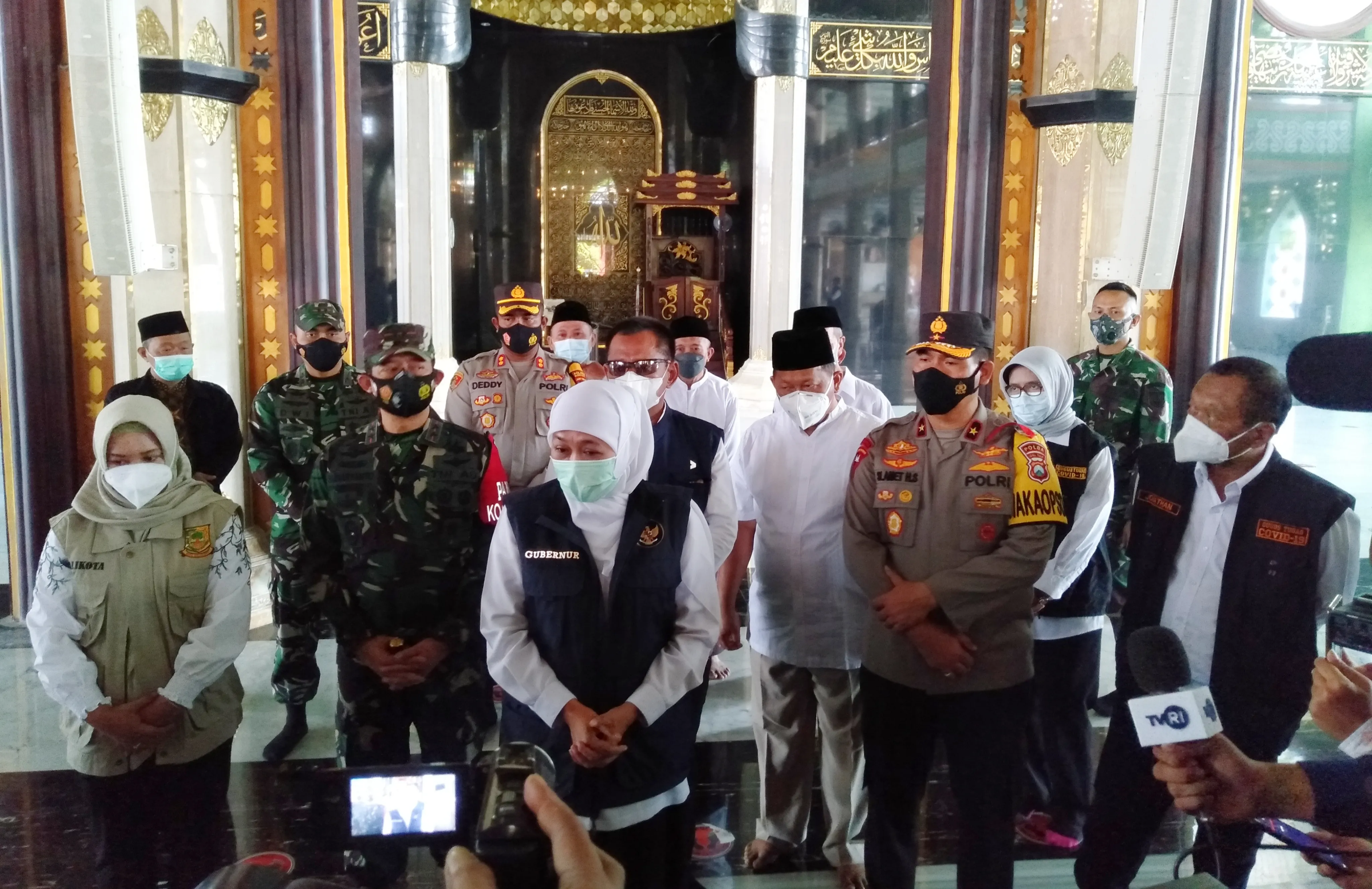 Gubernur Khofifah Lihat Kesiapan Salat Ied di Masjid Agung Mojokerto 