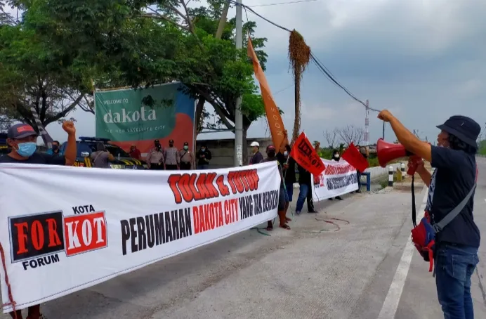 Proyek Perumahan Dakota City Gresik Didemo