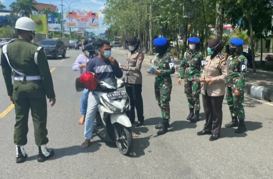 Srikandi Pomdam XII/Tpr  VS  Polwan Turun ke Jalan 