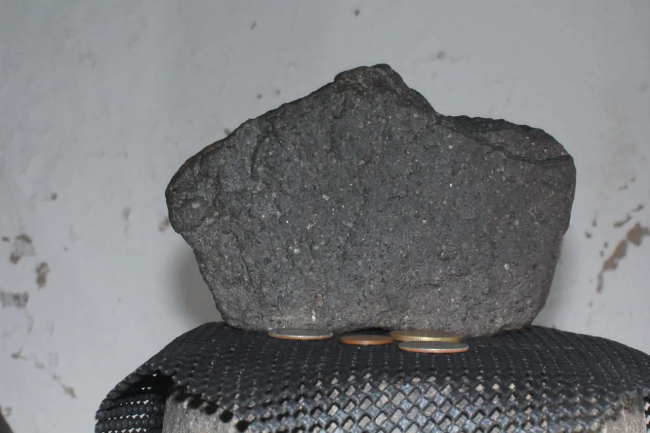 Pamer Temuan Batu Meteorit