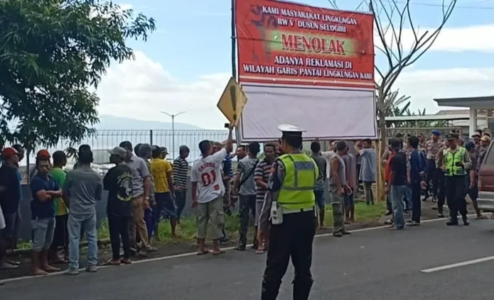 Upaya Warga Tolak Reklamasi Laut