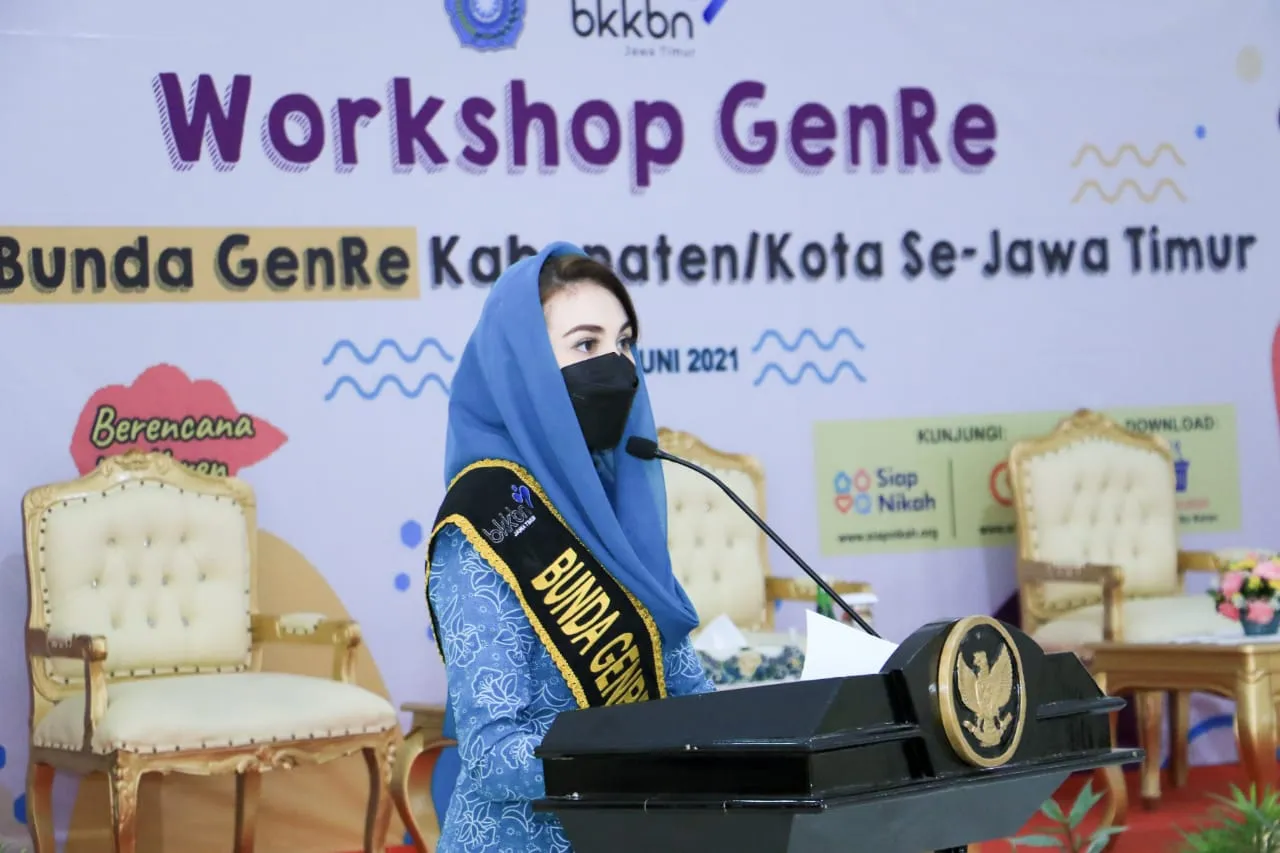 Ketua TP PKK Jatim Arumi Ingatkan Dampak Pernikahan Dini