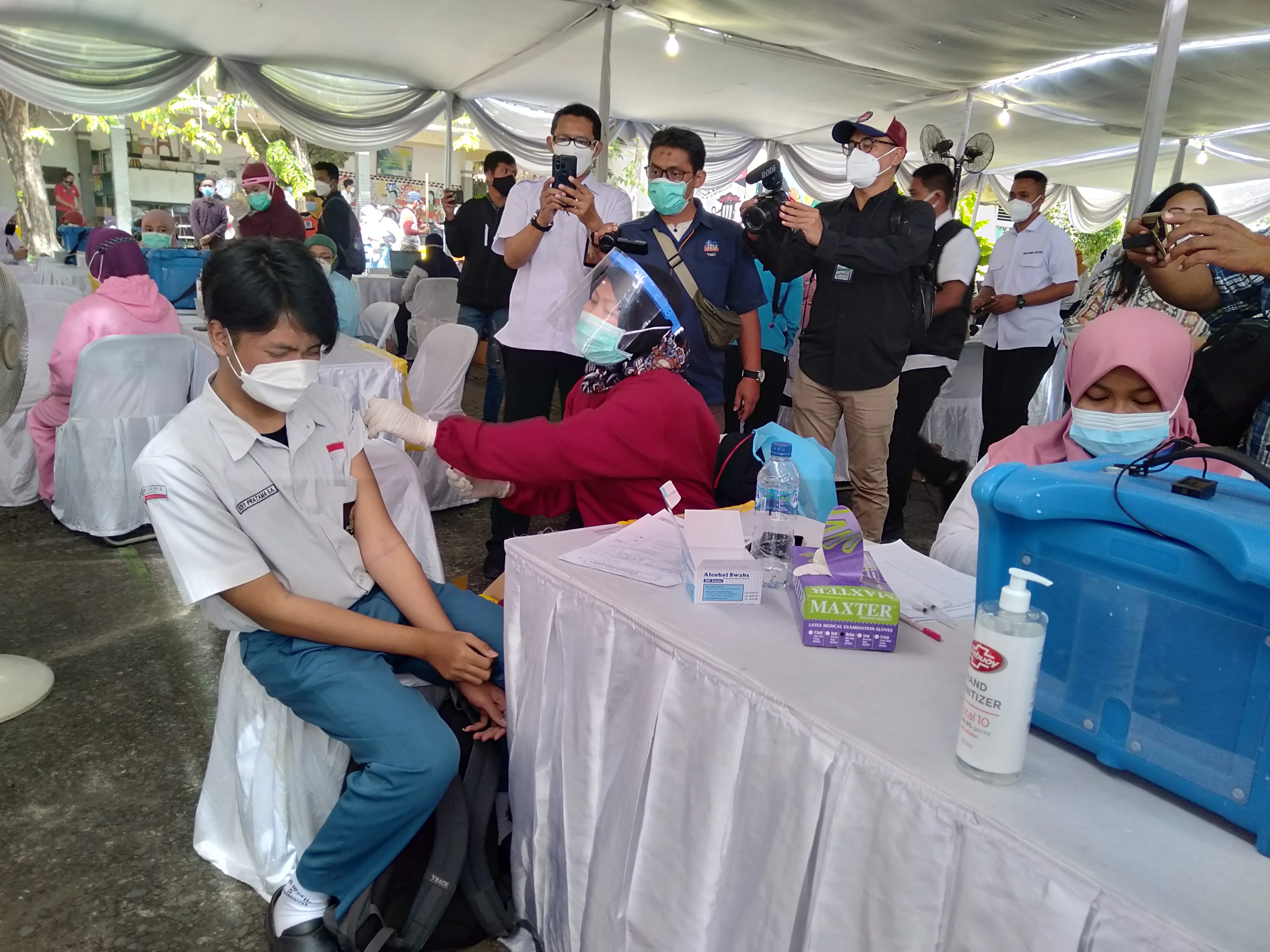 Pelajar Di Surabaya Mulai Divaksin 