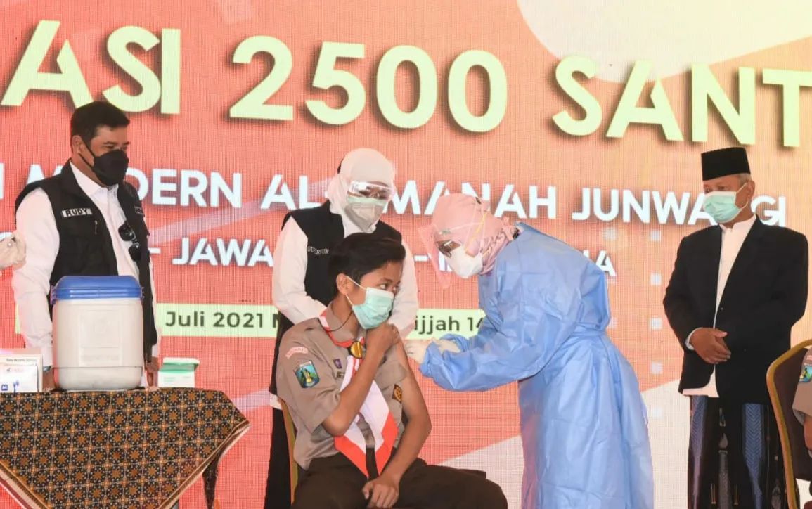 Gubernur Khofifah Ajak Lindungi Anak di Jatim dengan Vaksinasi Covid-19