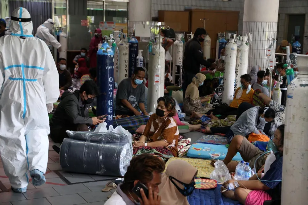 Darurat, Pasien RS Karang Menjangan Membludak