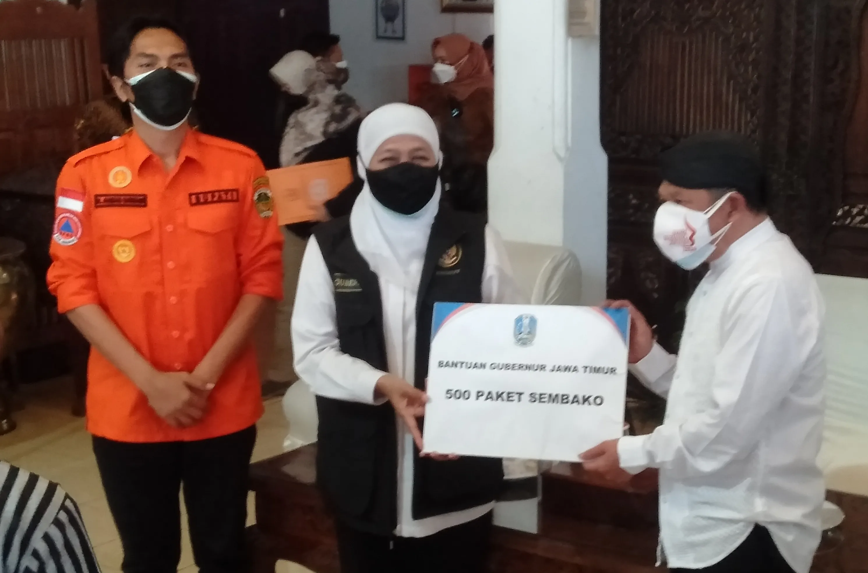 Gubernur Khofifah Salurkan Bantuan Untuk Seniman Mataraman 