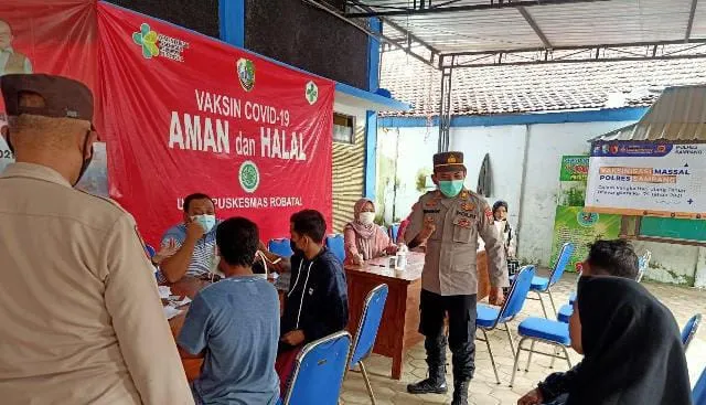 Warga Sampang Antusias Ikuti Vaksinisasi 