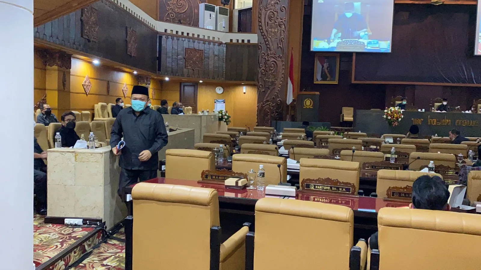 Pembahasan Perubahan APBD Jatim  Diwarnai Interupsi dan Walk Out
