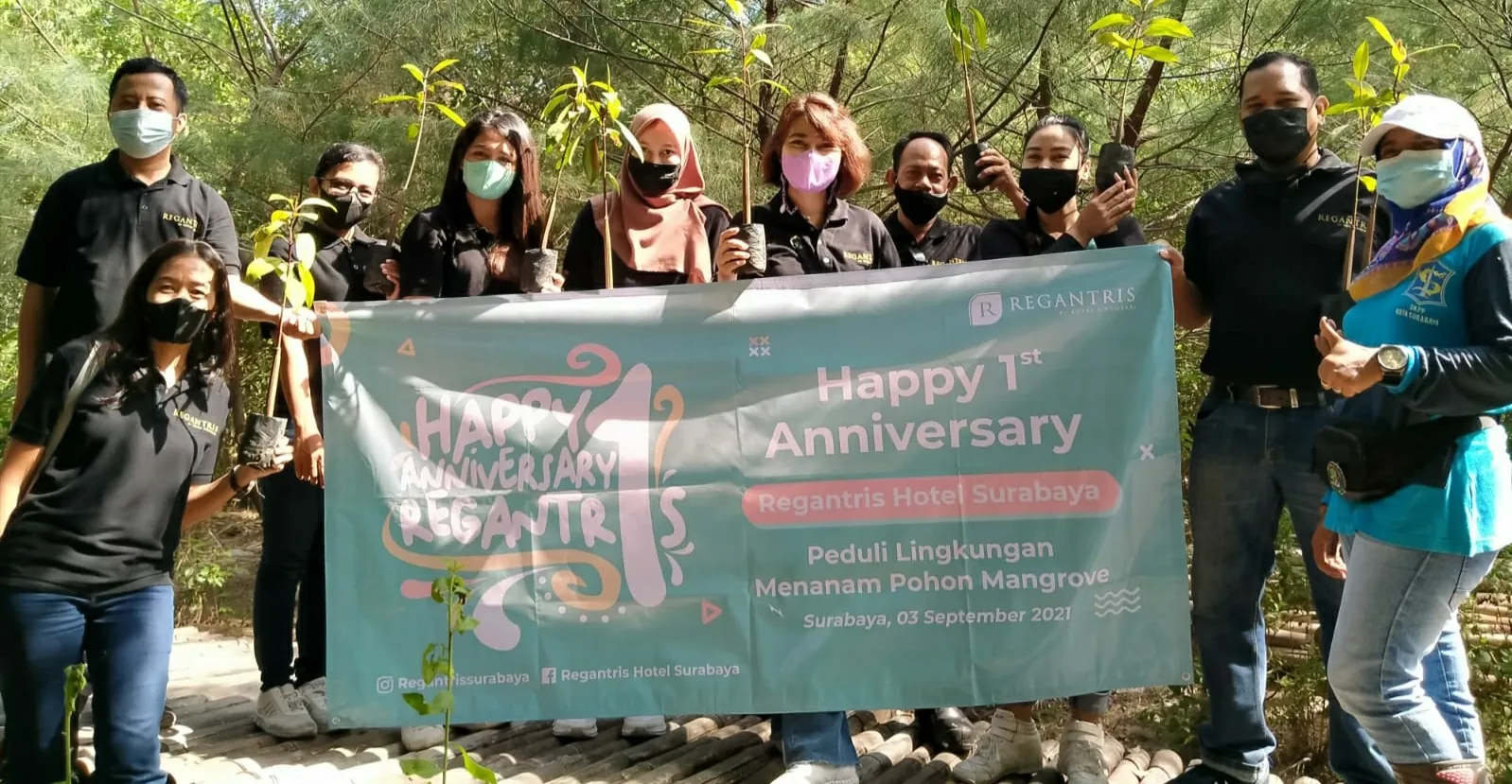 HUT Regantris Hotel Surabaya Ditandai Tanam Mangrove
