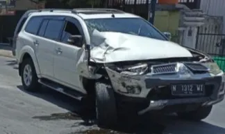 Pajero Lawan Truk, Di Jalan Diponegoro Sampang 