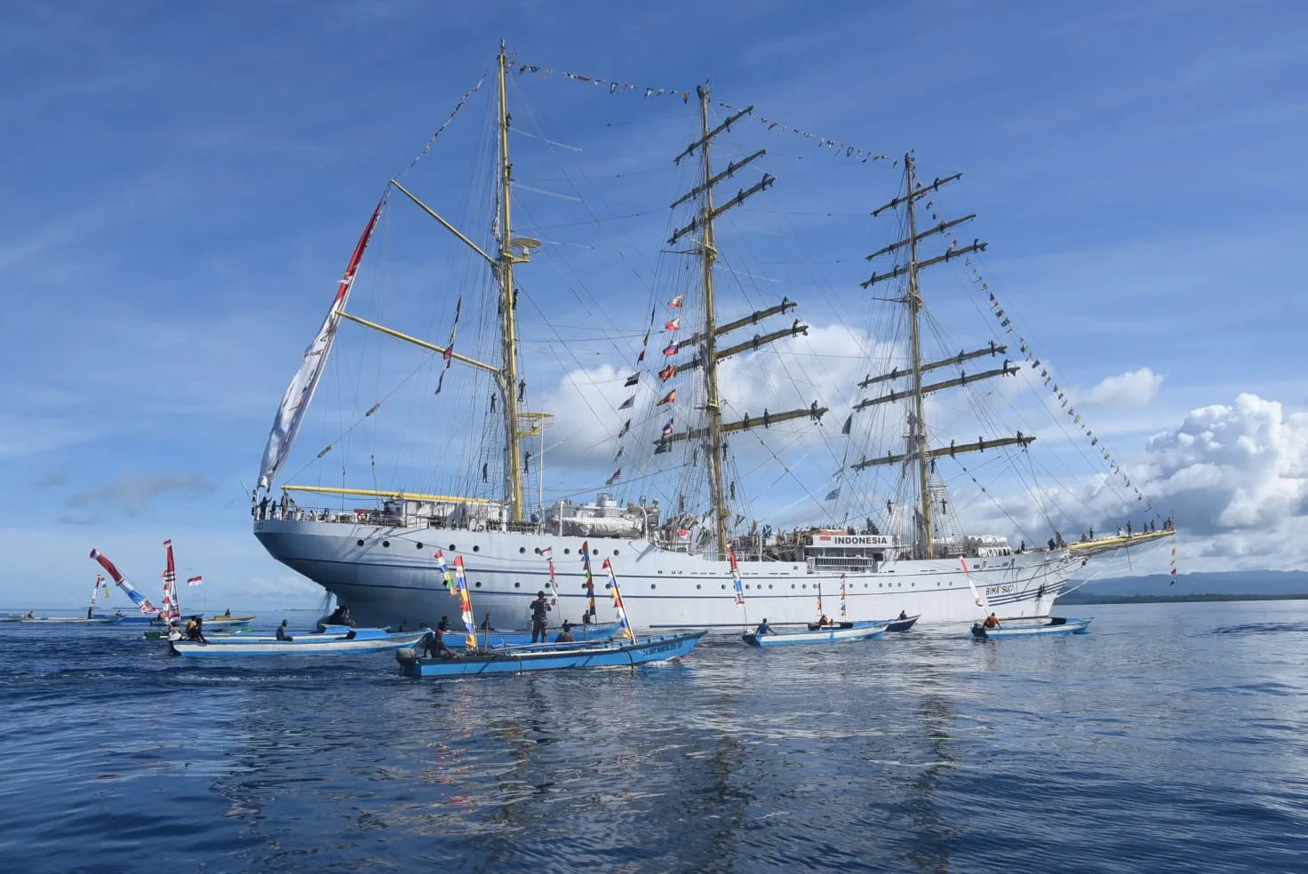 KRI Bima Suci Merapat di Morotai Maluku Utara