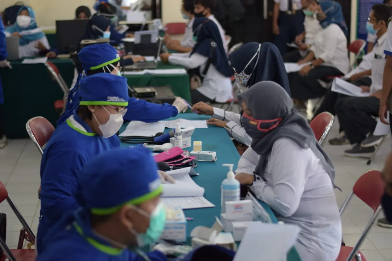 PTPN XII - BAIS TNI Target 5.000 Warga Jember Divaksin