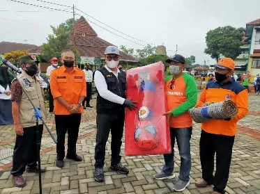 BPBD Jatim, Komisi E DPRD Jatim dan Relawan Hijaukan Kota Malang 