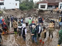 Khofifah Turun, Tangani Banjir Bandang Kota Batu