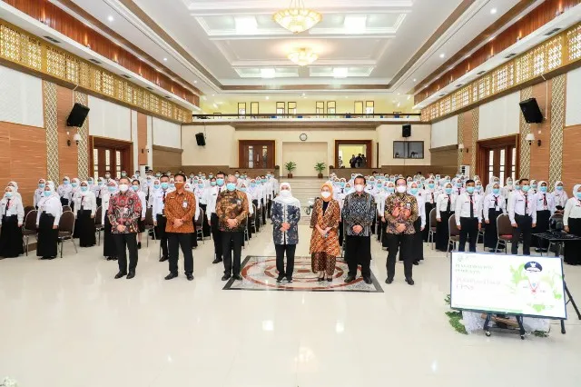 Gubernur Khofifah Minta CPNS Peka Situasi Masyarakat