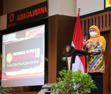 Gubernur Khofifah Berterimakasih Kepada Perawat Pasien Covid