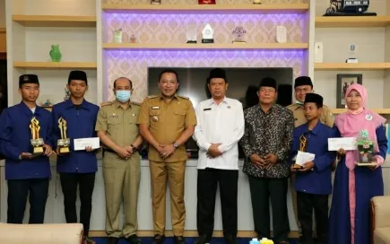 Pemuda Sampang Juara MTQ Terima Beasiswa dari Pemkab 