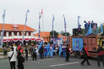 Massa Buruh di Jatim Kembali Gelar Demo
