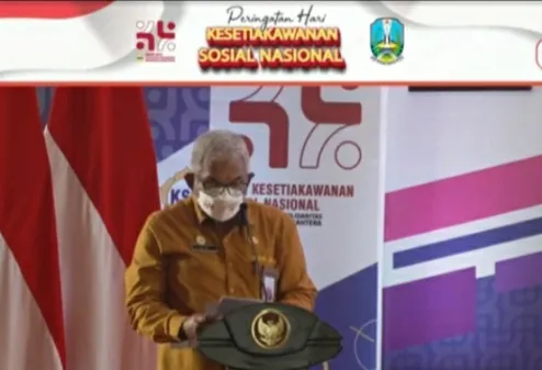 Gubernur Khofifah Beri Penghargaan Pelaku Kesetiakawanan Sosial di Jatim 
