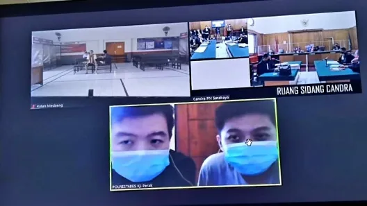 Eksepsi Beny dan Irwan Undang Richard Melalui Iklan