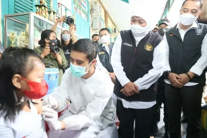 Gubernur Khofifah Minta Vaksinasi Anak Usia 6-11 Tahun Dipercepat
