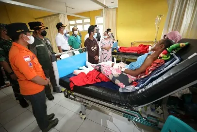 Kepala BNPB dan Menko PMK Sambangi Korban Erupsi Gunung Semeru 
