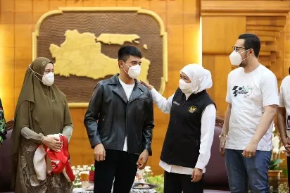 Gubernur Khofifah Doakan Pembalap Magetan Ini Jadi Juara