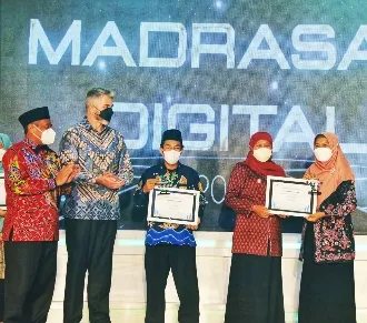 Gubernur Khofifah Ajak Kemenag Jatim Percepat Transformasi Digital 