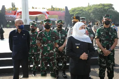 Gubernur Khofifah Pimpin Apel Pamor Keris