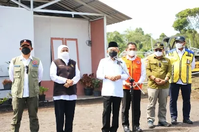 Gubernur Khofifah Pastikan Huntara Semeru Siap Dihuni Saat Lebaran