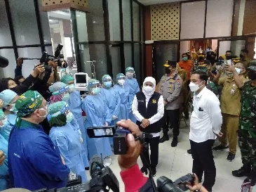 Gubernur Khofifah Pastikan Isoter Siap Layani Pasien Gejala Ringan