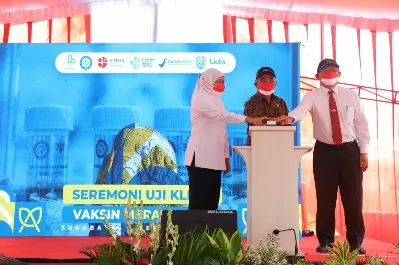 Gubernur Khofifah Ajak Masyarakat  Yang Belum Divaksin Jadi Relawan