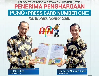 30 Wartawan Profesional  Terima Kartu Pers Nomor Satu
