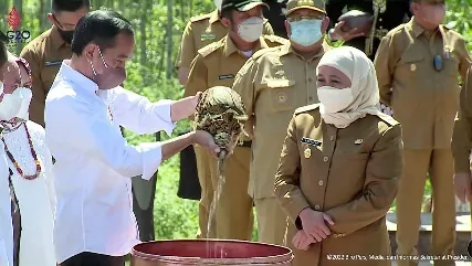 Gubernur Jatim Satukan Tanah dan Air Bumi Majapahit di Kendi Nusantara