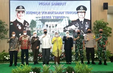 Pisah Sambut Kajati Jatim, Ini Pesan Gubernur Khofifah