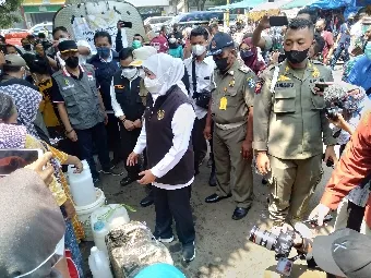Pasar Gede Kota Pasuruan Digerojok 8 Ribu Liter Minyak Goreng 