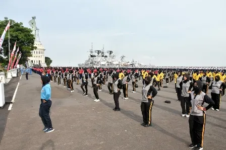 Kasal Olahraga Bersama Wanita TNI dan Polwan Di Koarmada II