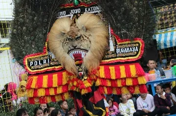 Seniman Reog Simo Joyo Katong Unjuk Kebolehan 