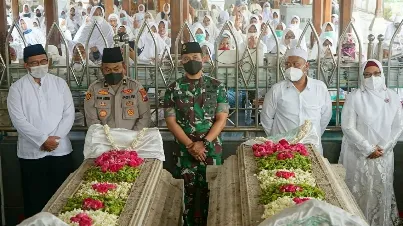 Bupati, Dandim Gresik Ziarah Makan Wali 