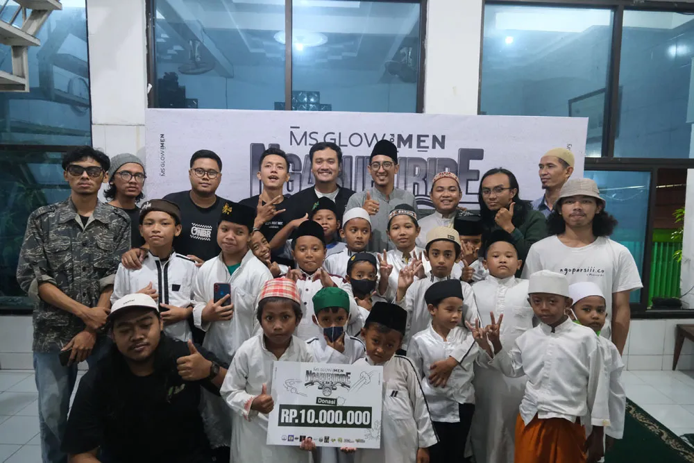 Gandeng Komunitas Vespa, MS Glow for Men Gelar Ngabuburide di Ponpes