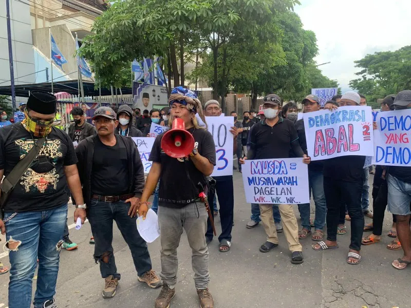 Simpatisan Demokrat Jatim Gelar Aksi, Protes Pelantikan Emil Dardak