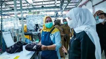 Gubernur Khofifah Pastikan THR 2022 Dibayar Penuh, Maksimal H-7