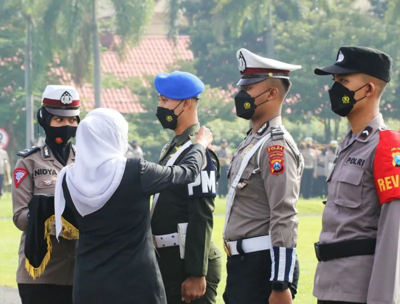 Gubernur Khofifah Pimpin Apel Pasukan Operasi Ketupat Semeru