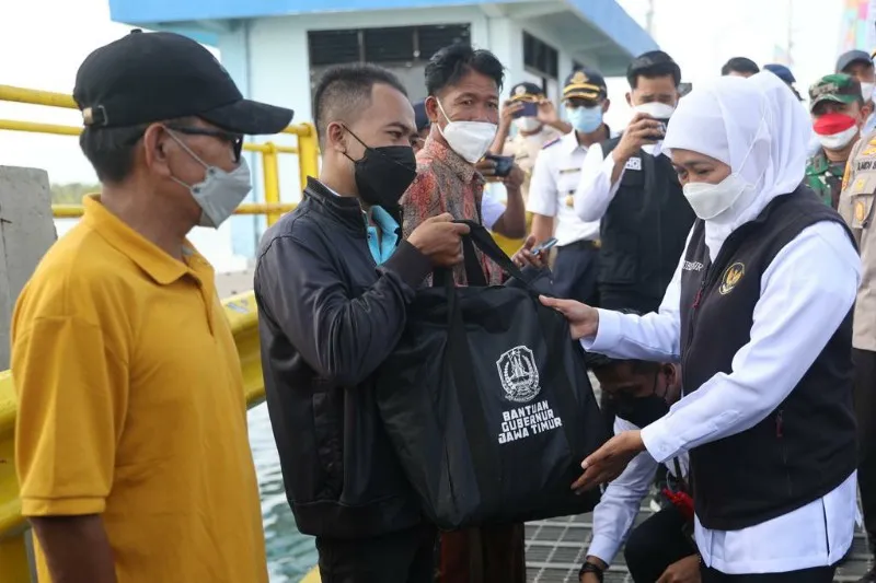 Gubernur Khofifah Tinjau Arus Mudik di Pelabuhan Jangkar Situbondo
