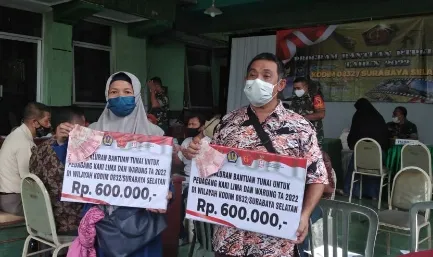 Kodim 0832 Surabaya Selatan Salurkan Bantuan Tunai untuk PKL  