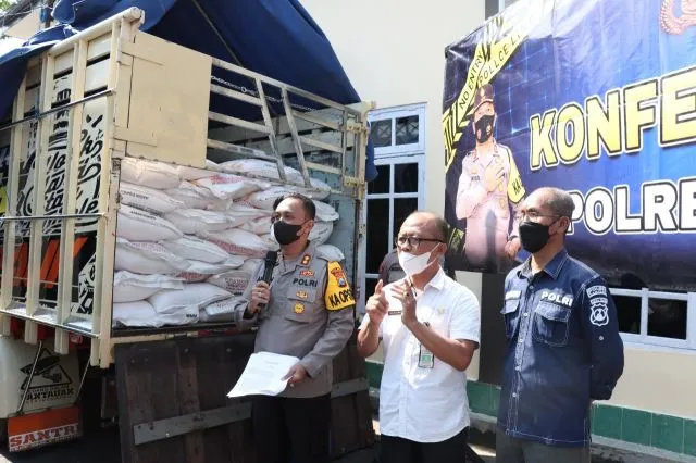 Polres Sampang Serahkan Berkas Kasus Penyelundupan Pupuk Ke Kejari 