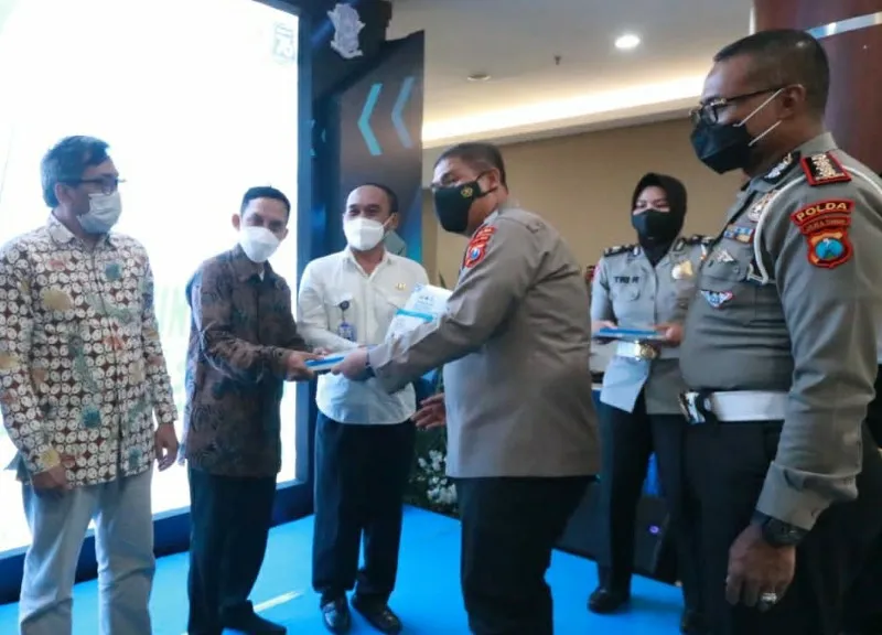 Ditlantas Polda Jatim Luncurkan Buku Kumpulan Soal Ujian Teori SIM